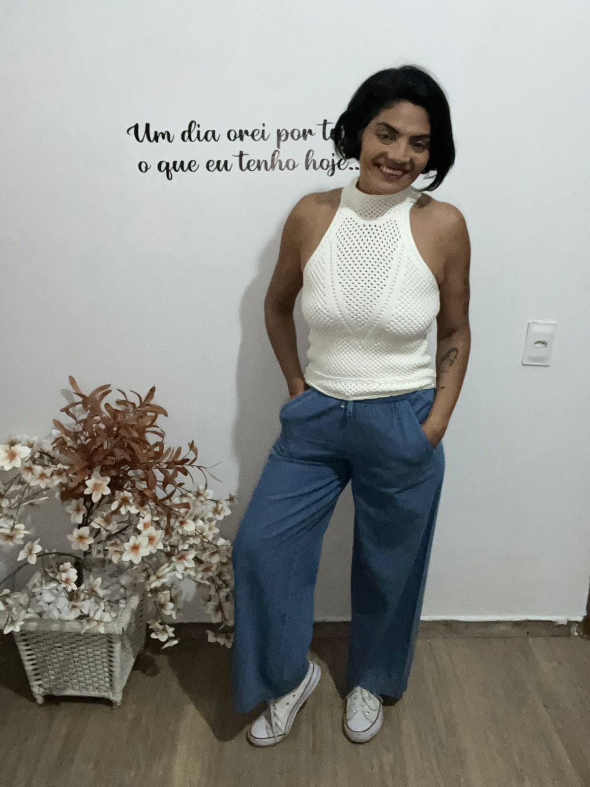 Blusa Branca de Tricot com Decote Alto